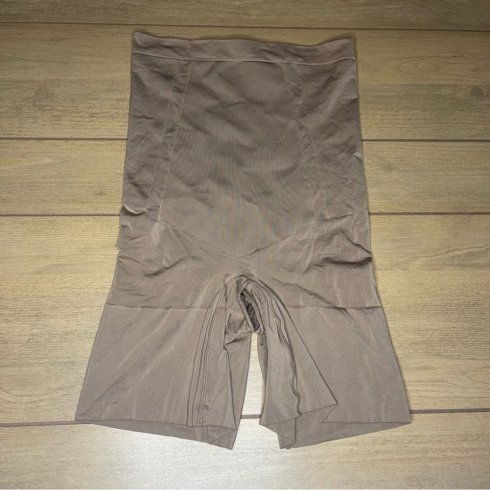 SPANX Shapewear High-waisted Mid Thigh Short Size L